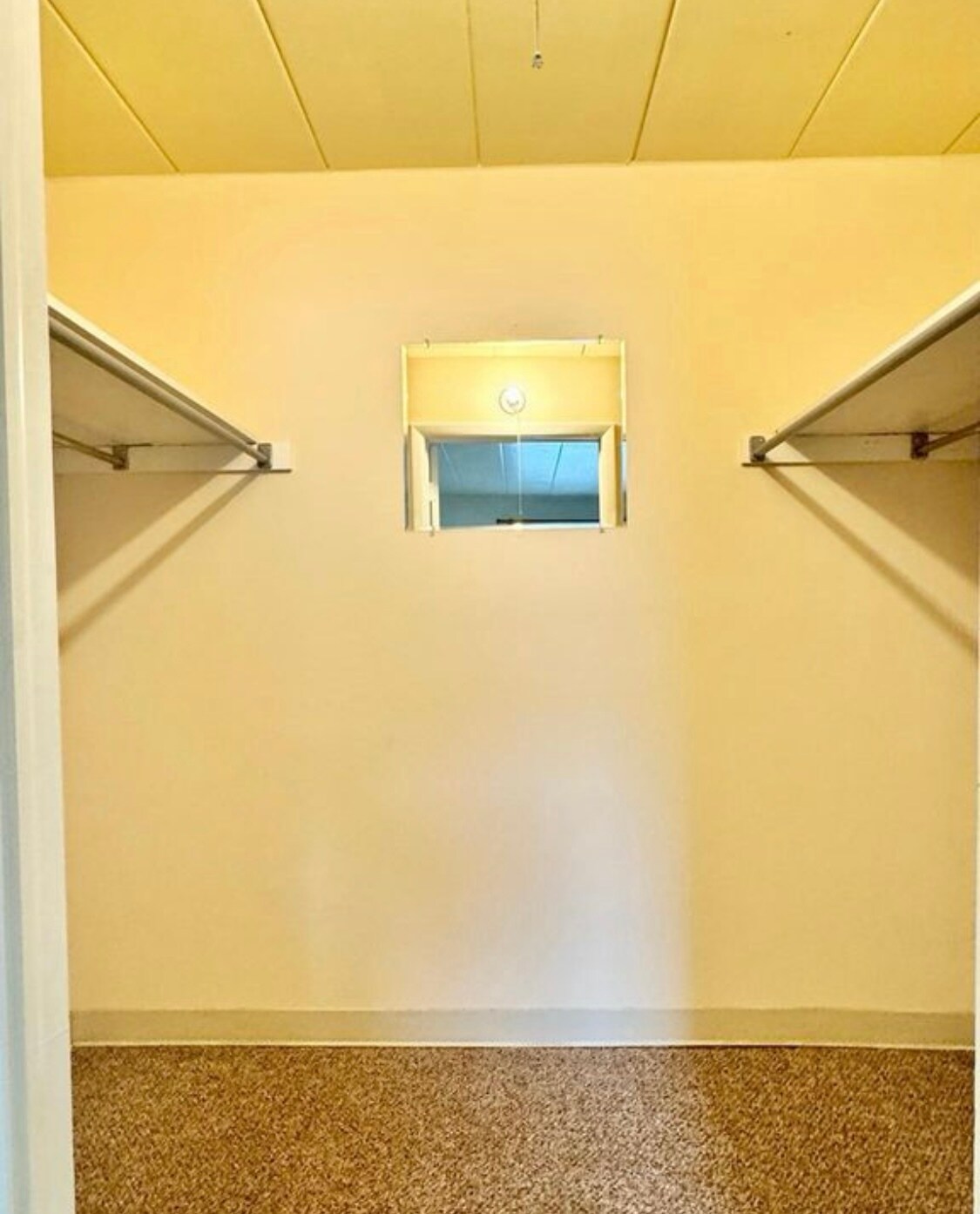Building Photo - 12918 N Cresap St
