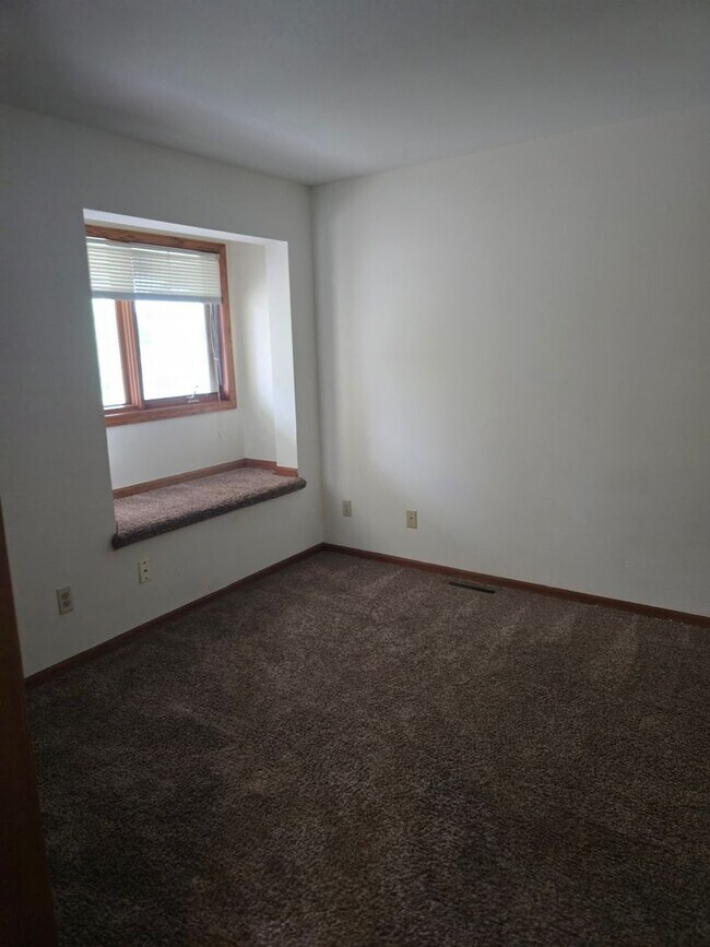 Building Photo - 1627-1629 Rustic Drive