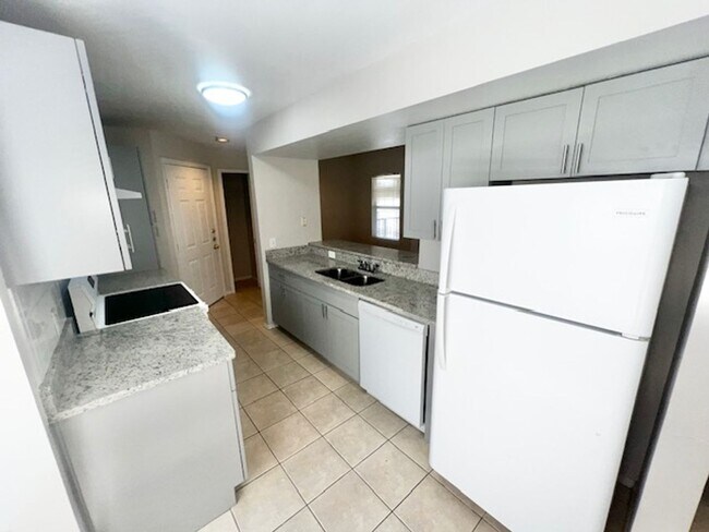 Building Photo - NEW-Remodeled bathroom & kitchen! NEW VINYL PLANK flooring & fresh paint! 2 bedroom 1 bath condo ...