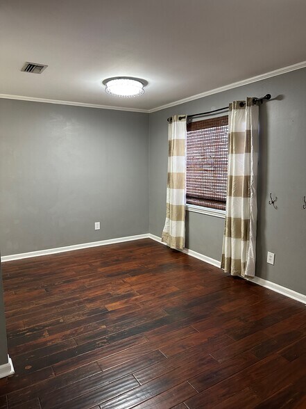 Dining - 412 Cane Dr