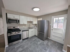 Building Photo - House on Hedge