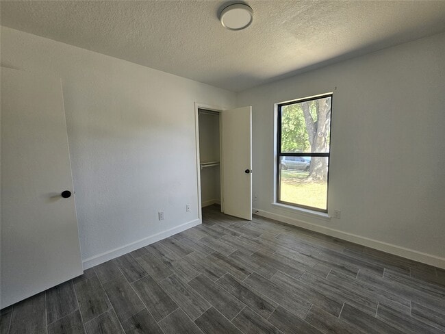 Building Photo - 2519 Piddler Dr