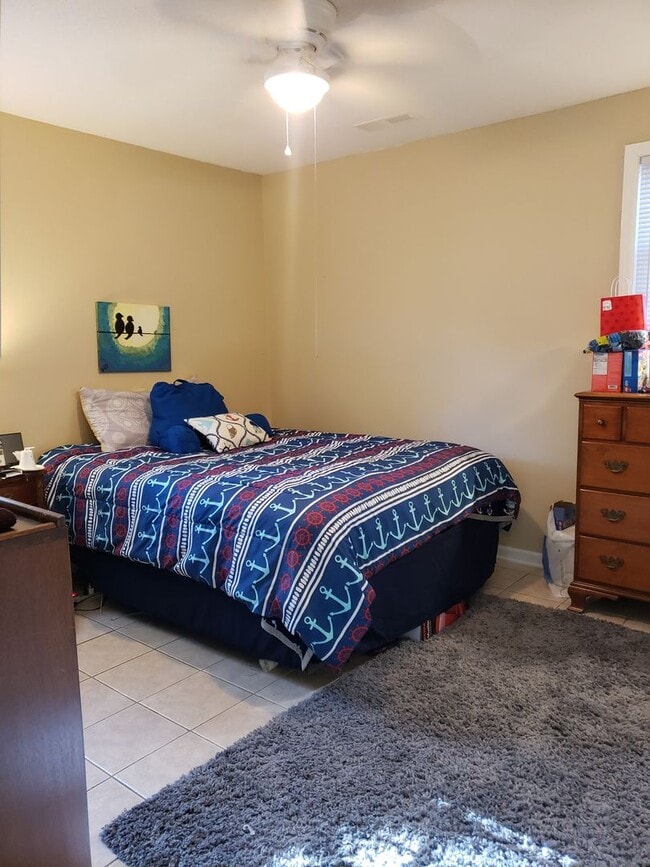 Building Photo - Three Bedroom Ranch in Mount Pleasant