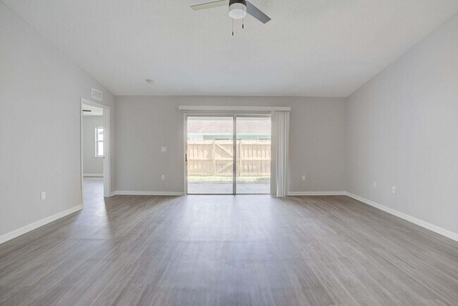 Building Photo - 9242 Roan Ln