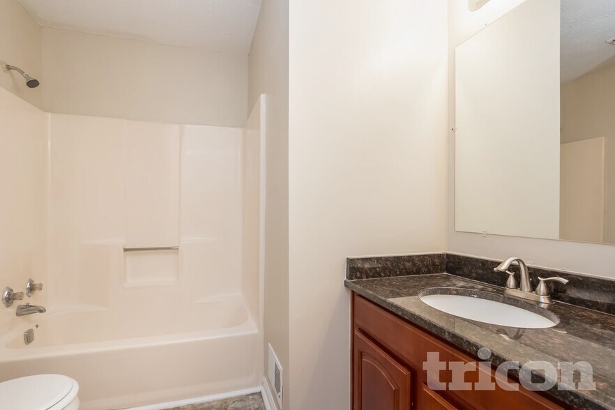 Building Photo - 4063 Tanglewood Rd