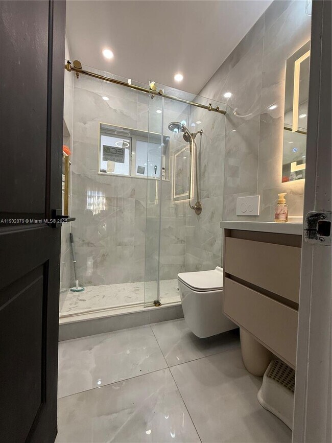 Building Photo - 6464 W 11th Ave