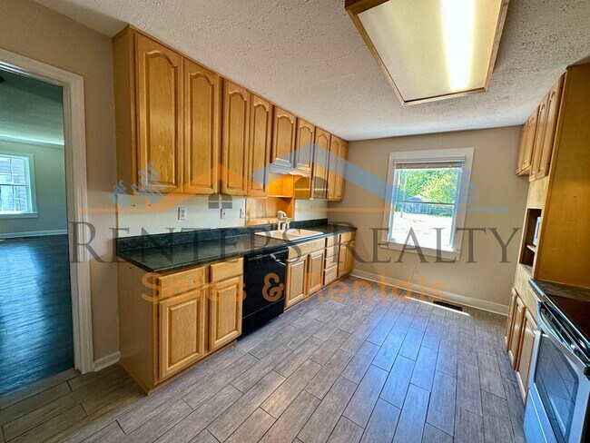 Building Photo - 3 Bedroom House with Storage Building