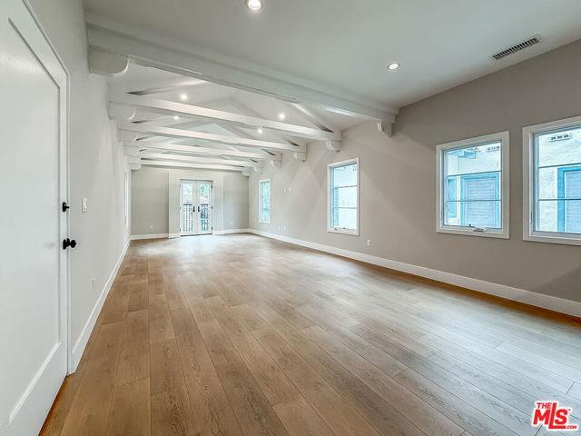 Building Photo - 150 N Arnaz Dr