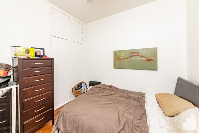 Building Photo - 649 W Wrightwood Ave