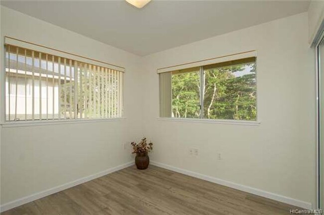 Building Photo - Beautiful 3 bed, 2 bath, 2 parking unit in...