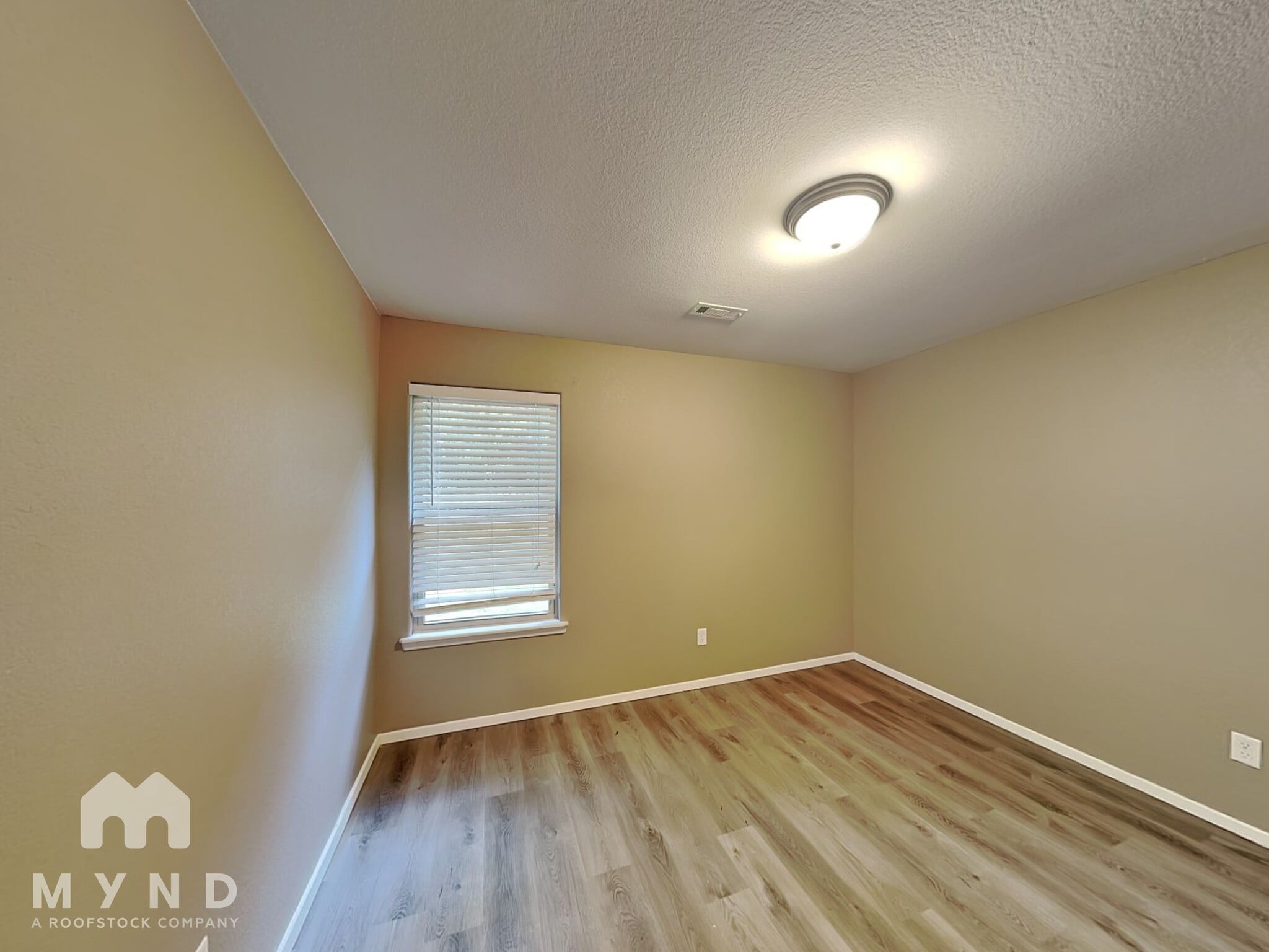 Building Photo - 1101 Sundowner Ranch Ave