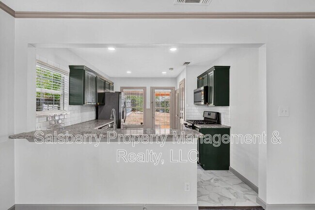 Building Photo - 3824 Collinwood Ave