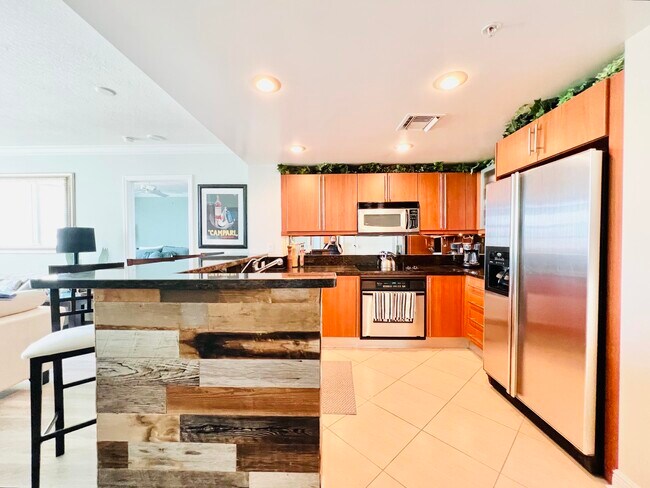 Building Photo - 610 Clematis St