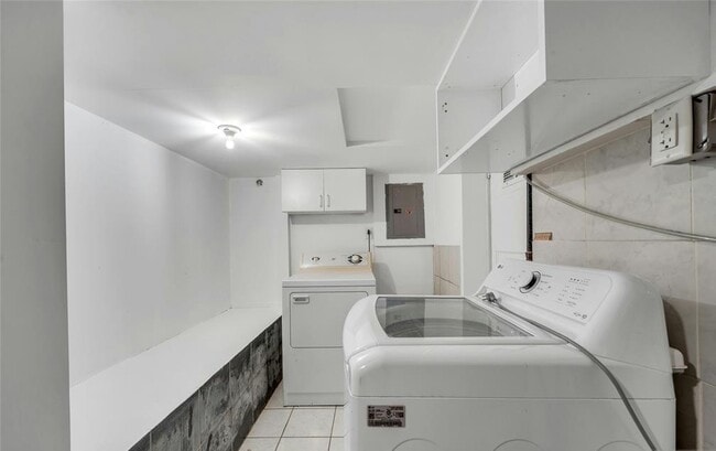 Building Photo - 425 Hancock Pl