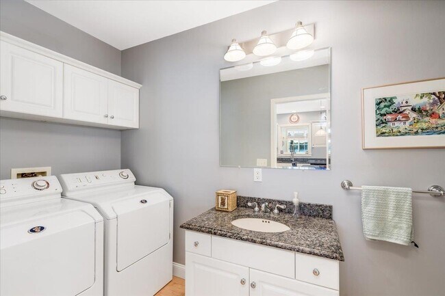 Building Photo - 50 Paugus Park Rd