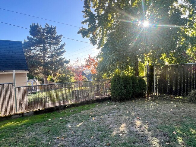 Building Photo - Bittersweet memories, Full Beautiful Remodel Highly Desired Lincoln Neighborhood