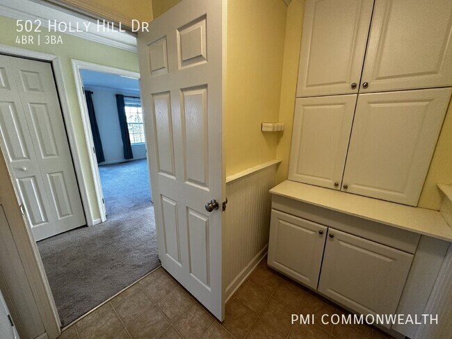 Building Photo - 502 Holly Hill Dr
