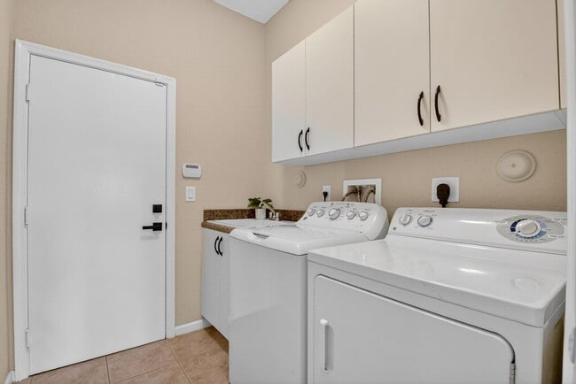 Building Photo - 7896 Picklewood Park Dr