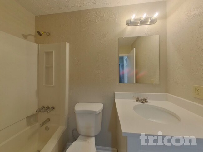 Building Photo - 20 Summerfield Ct