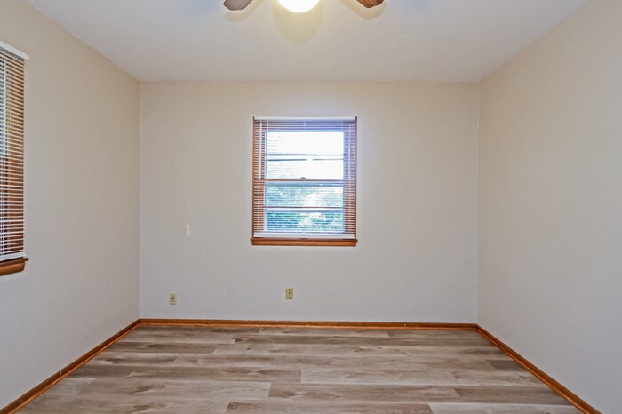 Building Photo - 429 Brookside Ln