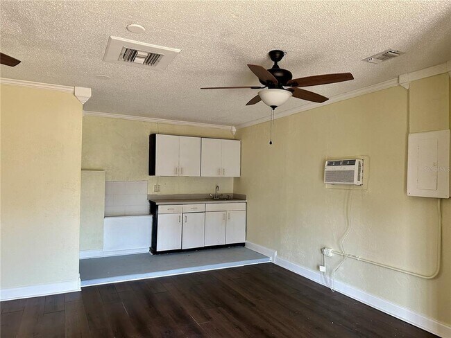 Building Photo - 8515 Plumeria Ave