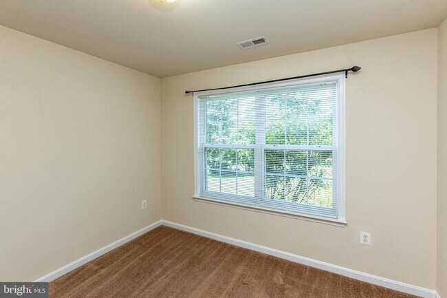 Building Photo - 34 Hidden Lake Dr