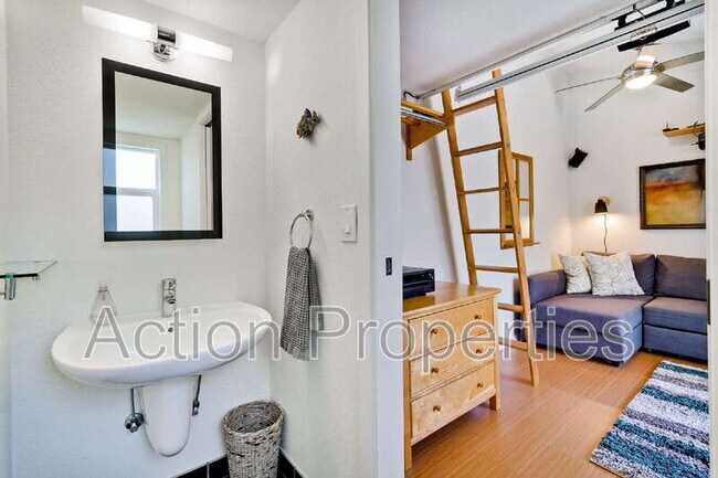 Building Photo - 360 Velarde St