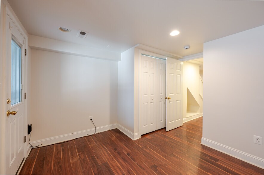 Building Photo - 1109 Abbey Pl NE