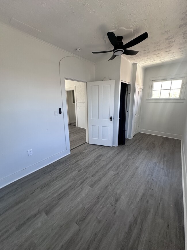 Building Photo - 223 E 27th St