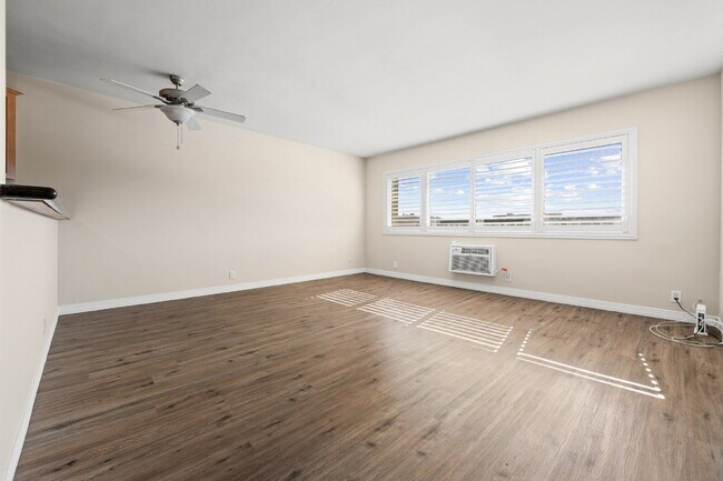 Building Photo - 6120 Decena Dr