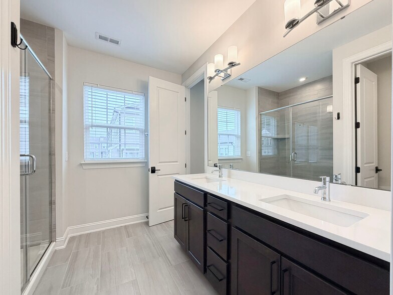 Building Photo - 829 Amley Pl