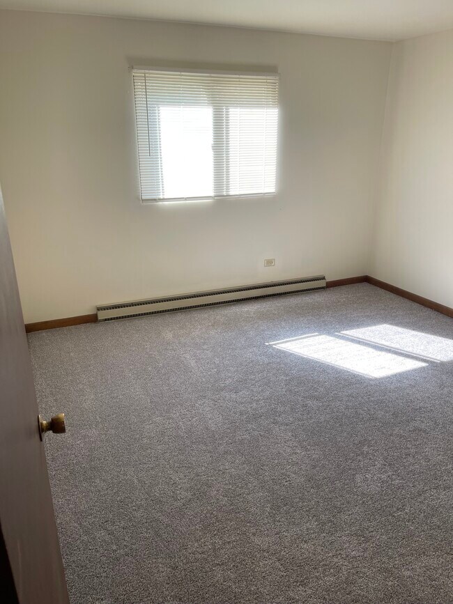 Building Photo - 1320 Getzelman Dr