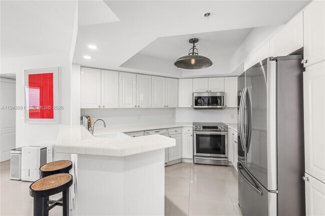 Building Photo - 1800 Sunset Harbour Dr