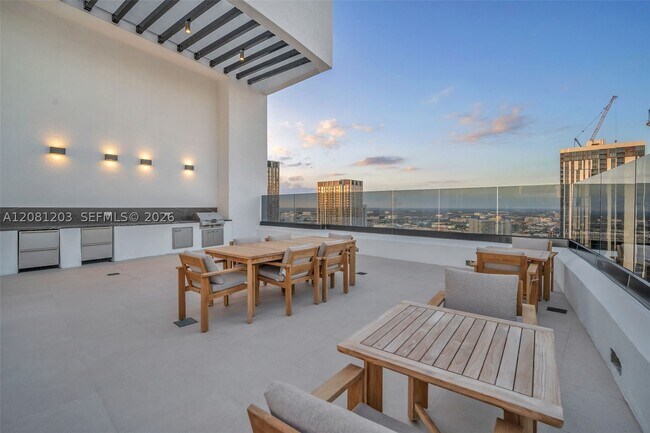 Building Photo - 225 N Miami Ave