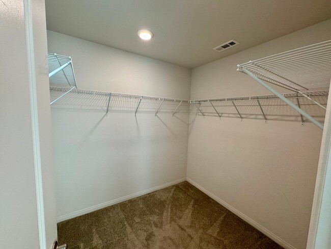 Building Photo - 4 bedroom townhome in Camarillo’s Springvi...