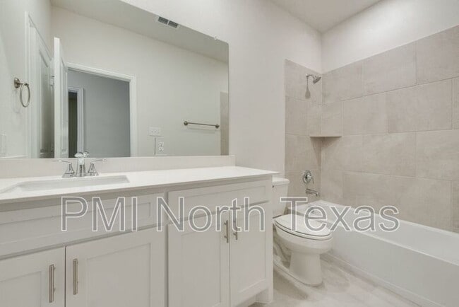 Building Photo - 805 Portina Dr