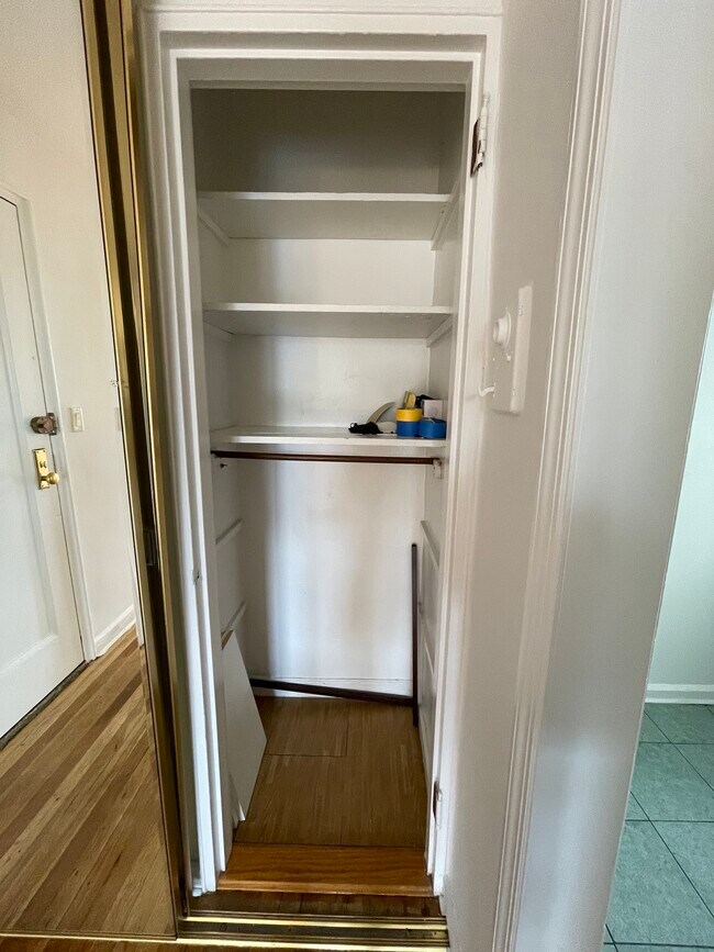 Closet 2 - 67-30 Dartmouth St