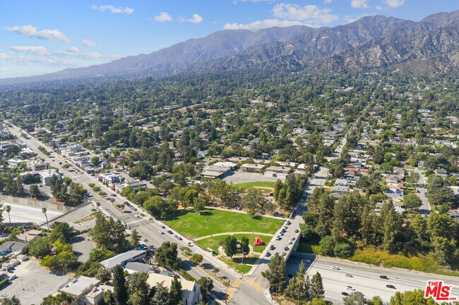 Building Photo - 4824 La Canada Blvd