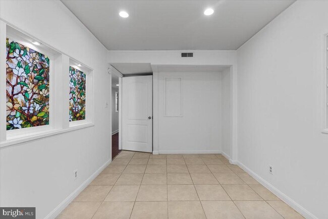 Building Photo - 202 Buckingham Ln