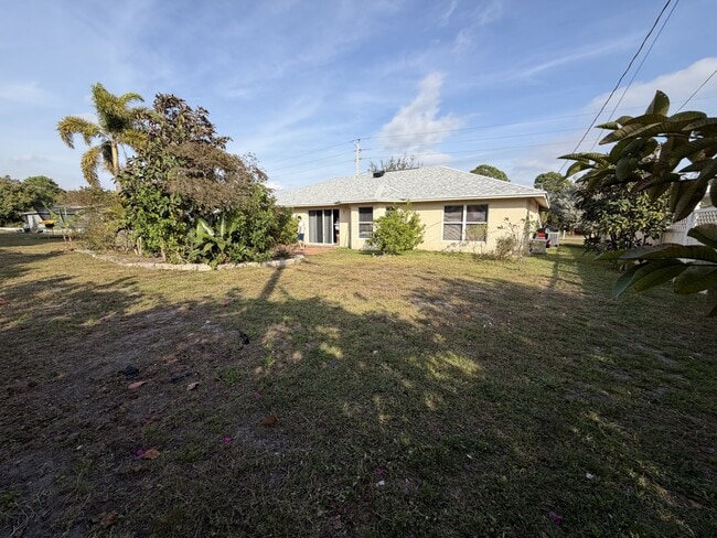 Building Photo - 4542 SW Savona Blvd