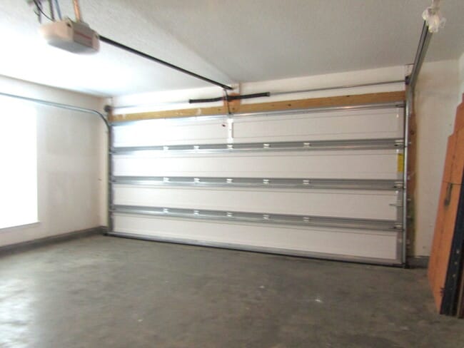 Building Photo - Coming March 16th — Upgraded 3-Bed, 2-Bath Pace Home in The Woodlands with Open Floor Plan, Bonus...