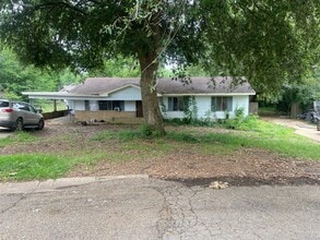 Building Photo - 117 Queen Joanna Ln