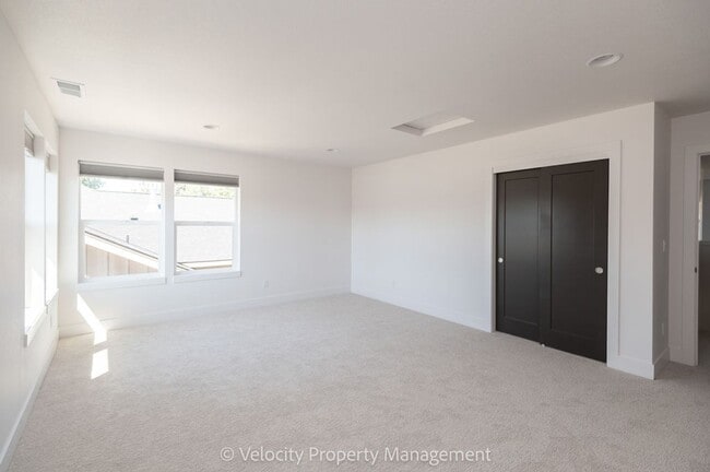 Building Photo - Brand New Beautiful Home!