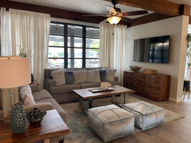 Building Photo - 605 Kensington Pl