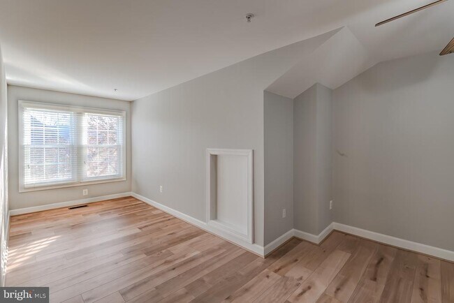 Building Photo - 4912 Waple Ln