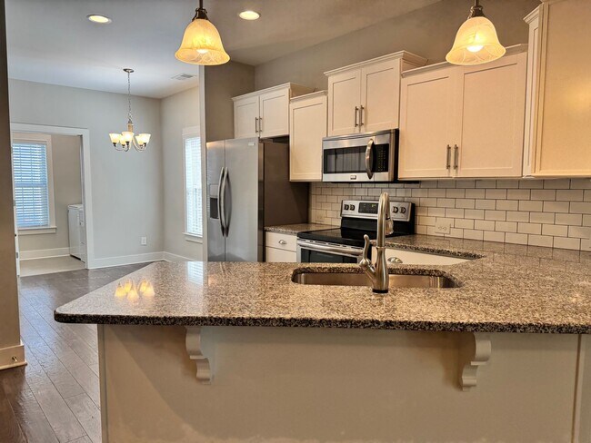 Building Photo - Beautiful End Unit Franklin Townhome