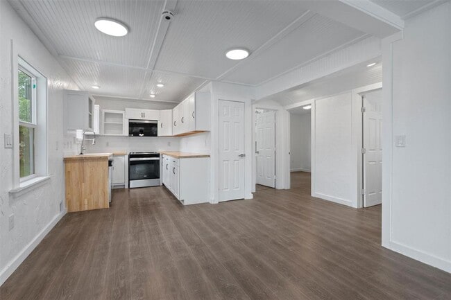 Building Photo - 1216 Jones St