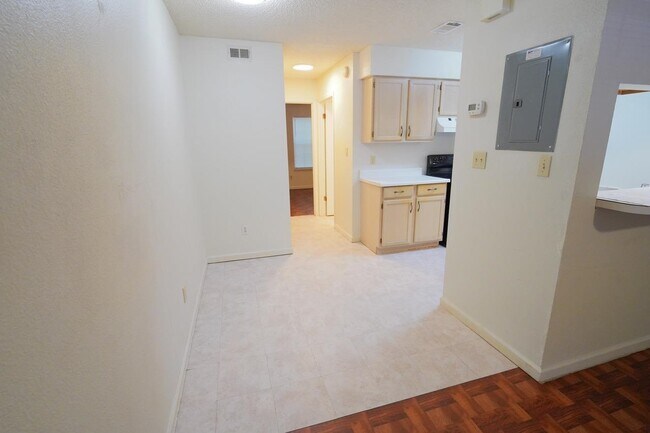 Building Photo - 2335 Parrot Ln
