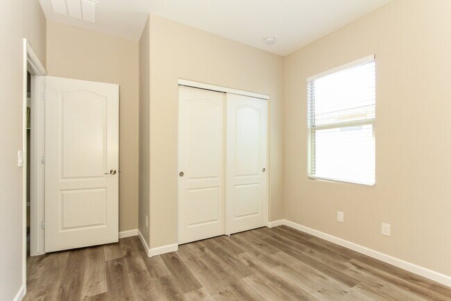 Building Photo - 7024 S 78th Dr
