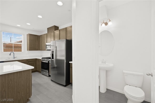 Building Photo - 10140 Glen Aulin St